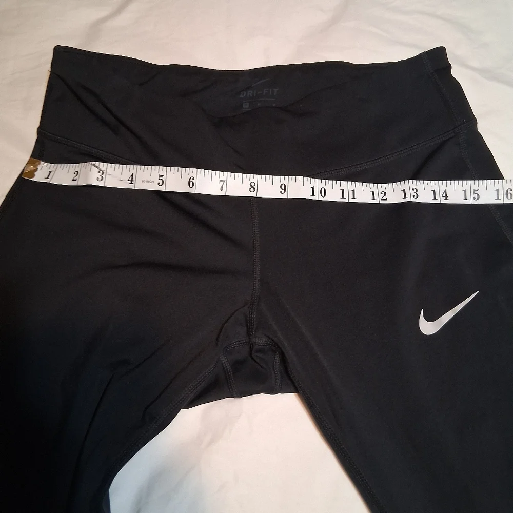 EUC - NIKE - Dri Fit Capri Cropped Black Yoga Workout Leggings - Women Medium - Picture 7 of 14